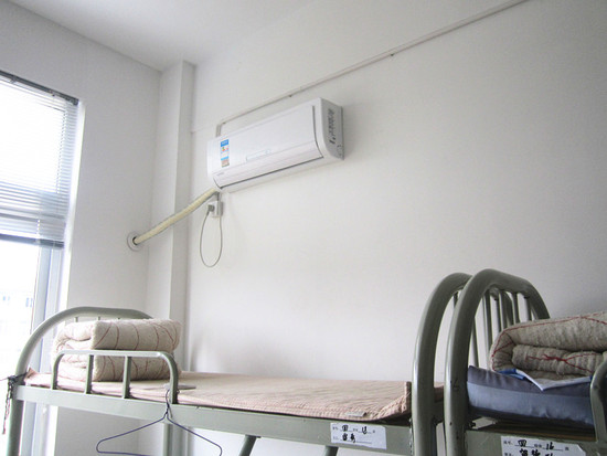 天气太热又没空调怎么办?看到了美术生的解热方式之后,明白了人